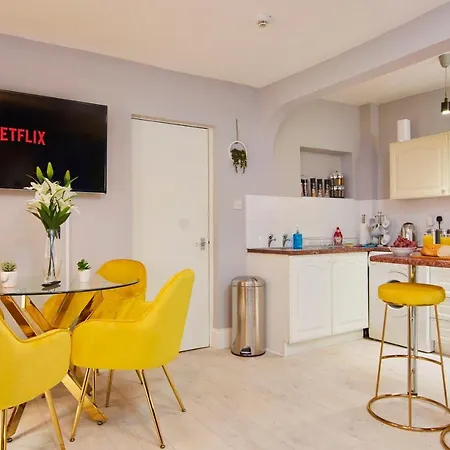 Stylish 2 Bed In Clifton - Garden *